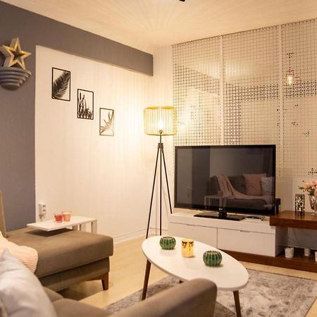 Amazing Flat Near The Coast With A Delightful Shared Terrace Close To Public Transportation In Karsiyaka İzmir Eksteriør bilde