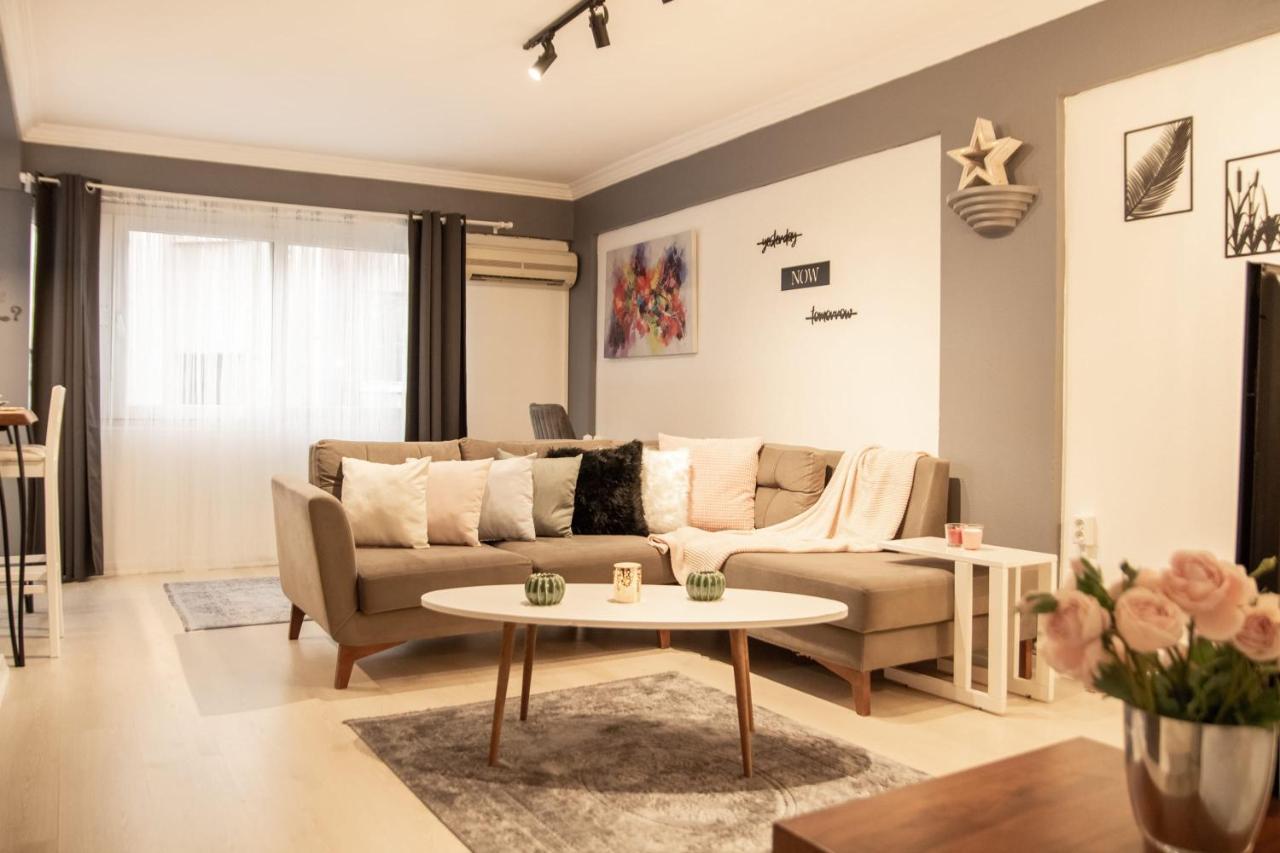 Amazing Flat Near The Coast With A Delightful Shared Terrace Close To Public Transportation In Karsiyaka İzmir Eksteriør bilde